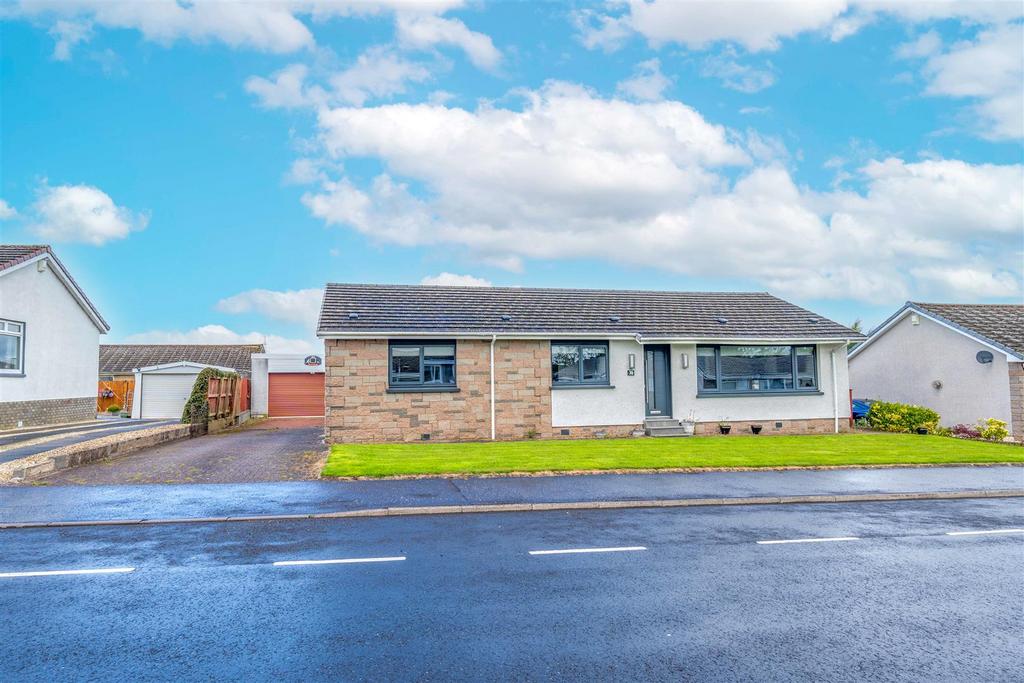 Limekilnburn Road, Hamilton ML3 3 bed detached bungalow for sale £320,000