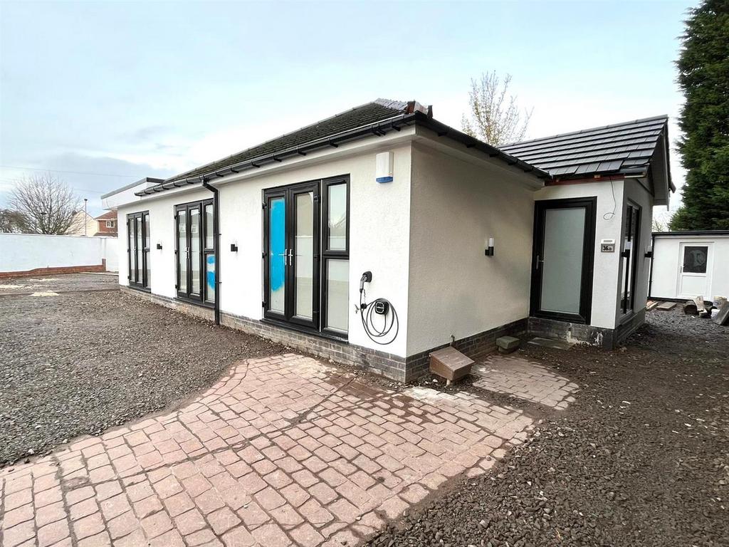 Wood End Road, Wolverhampton 3 bed detached bungalow £1,500 pcm (£346 pw)