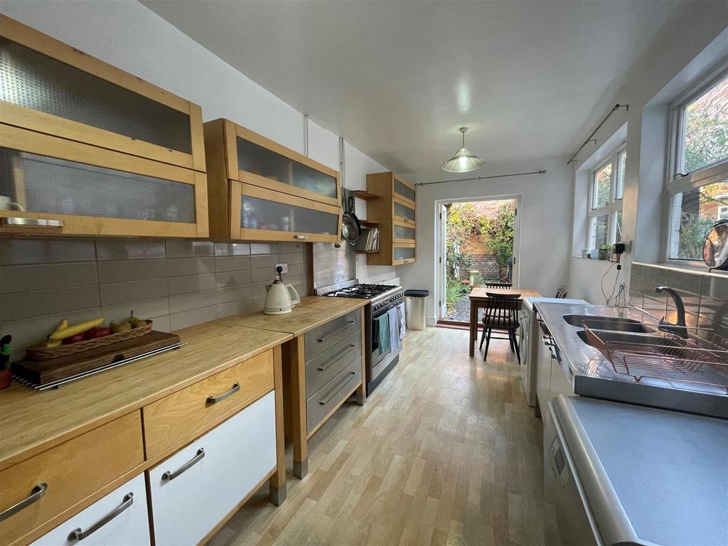 Lytton Road, Clarendon Park 3 bed terraced house for sale £290,000