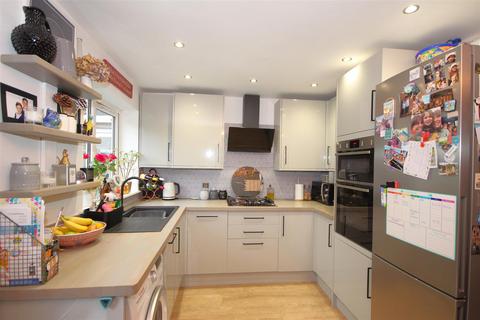 14 Breach Close, Steyning, BN44 3RZ