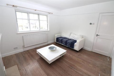 2 bedroom flat for sale, Hill Top, Hampstead Garden Suburb
