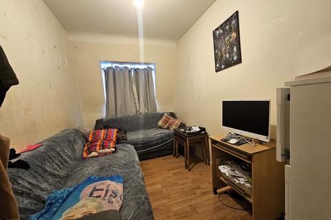 2 bedroom flat for sale - Moore Crescent, Dagenham, RM9