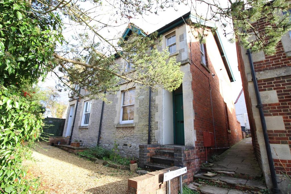 Lowden, Chippenham 2 bed semidetached house to rent £950 pcm (£219 pw)