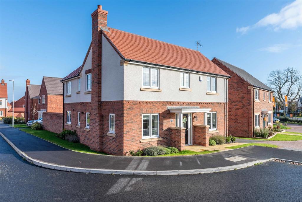 b Drive, Derby DE74 4 bed detached house for sale £425,000