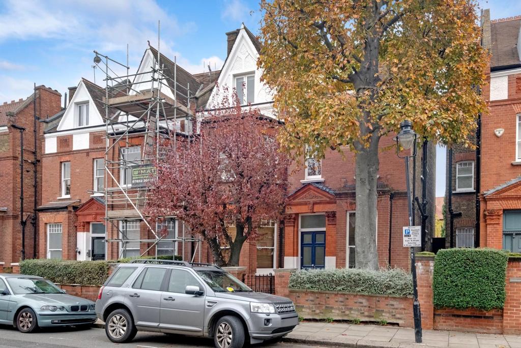 Lancaster Grove, Belsize Park NW3 2 bed flat £2,708 pcm (£625 pw)