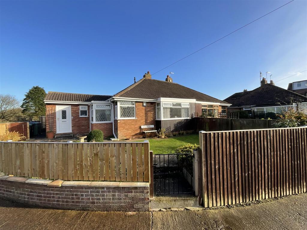 Scholes Park Cliff, Scarborough 2 bed bungalow for sale £250,000