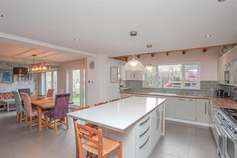 1 Brookfield Close, Milton Under Wychwood, Chipping Norton, OX7 6JQ