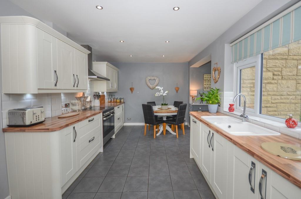 Crescent, Downend, Bristol, BS16 6QT 3 bed end of terrace