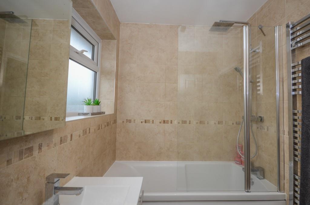 Bathroom pic 2.jpg