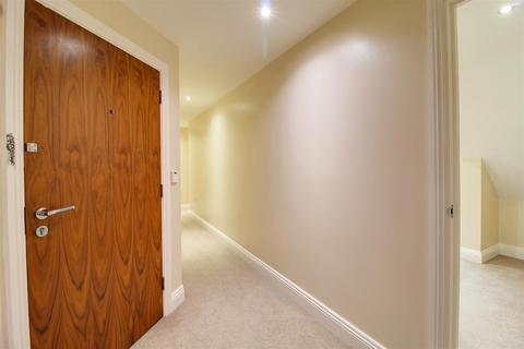 2 bedroom apartment to rent - Green Close, Brookmans Park AL9
