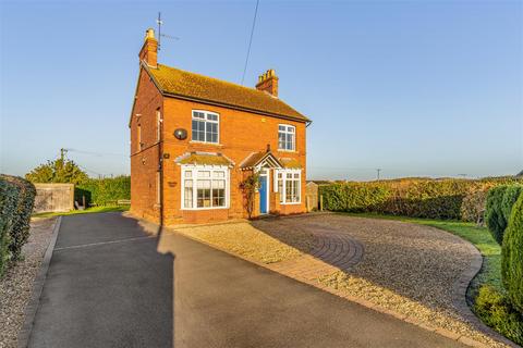 3 bedroom detached house for sale, Fosse Road, Brough, Newark