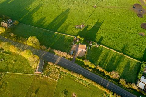 3 bedroom detached house for sale, Fosse Road, Brough, Newark