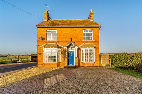 3 bedroom detached house for sale, Fosse Road, Brough, Newark