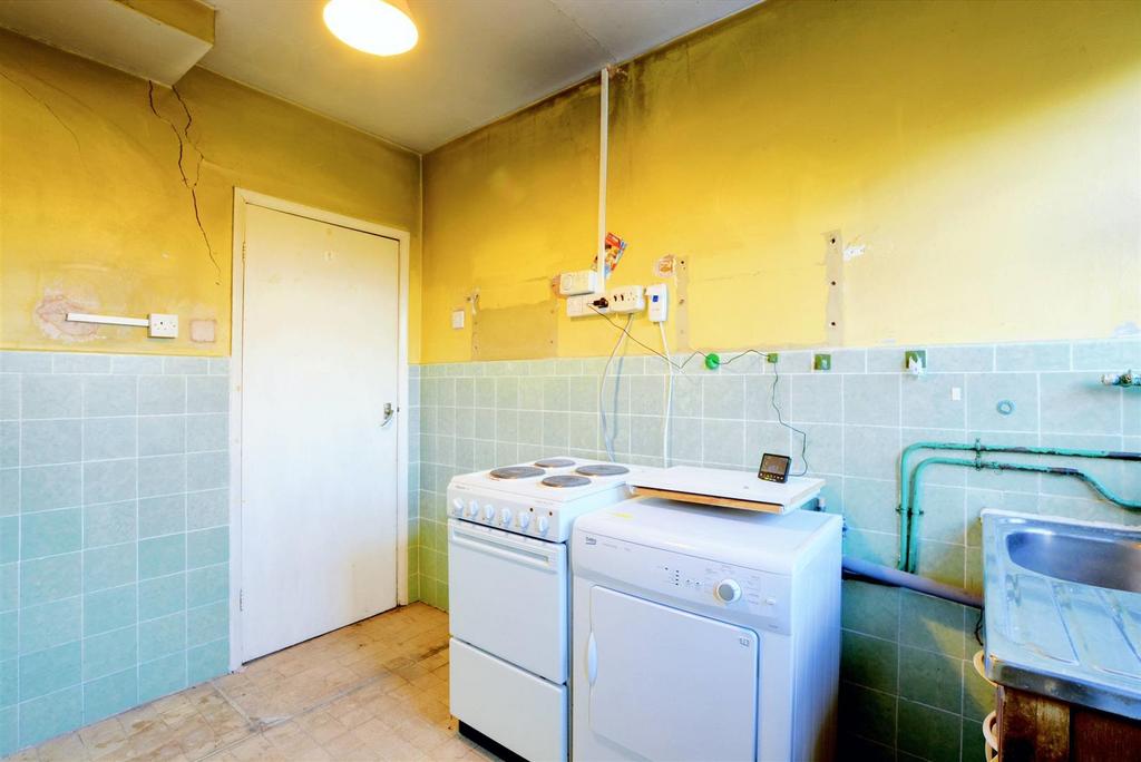 Kitchen 2.jpeg