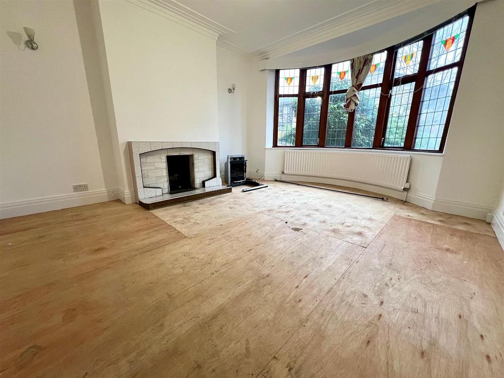 New North Road, Huddersfield 4 bed semidetached house for sale £290,000