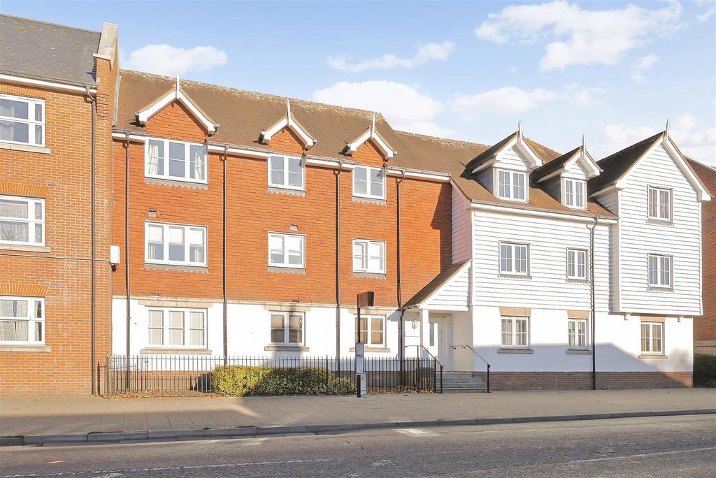 St Agnes Place, Chichester 2 bed flat £1,150 pcm (£265 pw)
