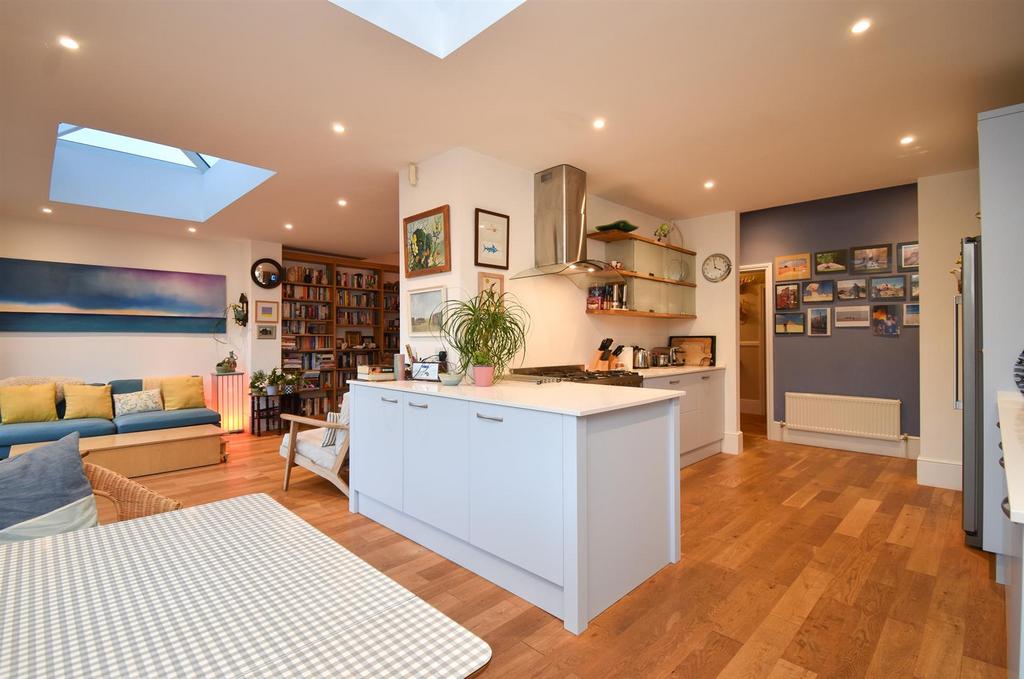 Open plan kitchen/diner