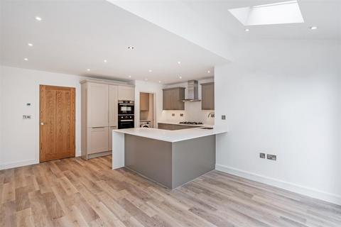 4 bedroom semi-detached house to rent - Collier Gardens, Tidbury Green