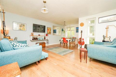 2 bedroom flat for sale, Ashford Road, Hastings