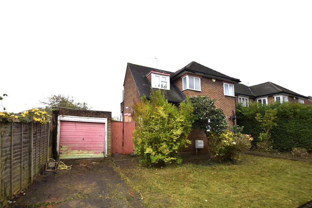 Mayfields Close, Wembley, Middlesex 3 bed semidetached house for sale