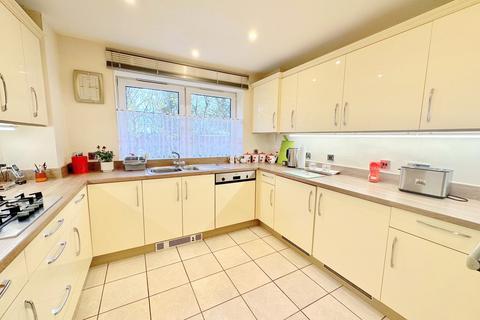 3 bedroom apartment for sale, Western Road, Branksome Park, Poole, BH13