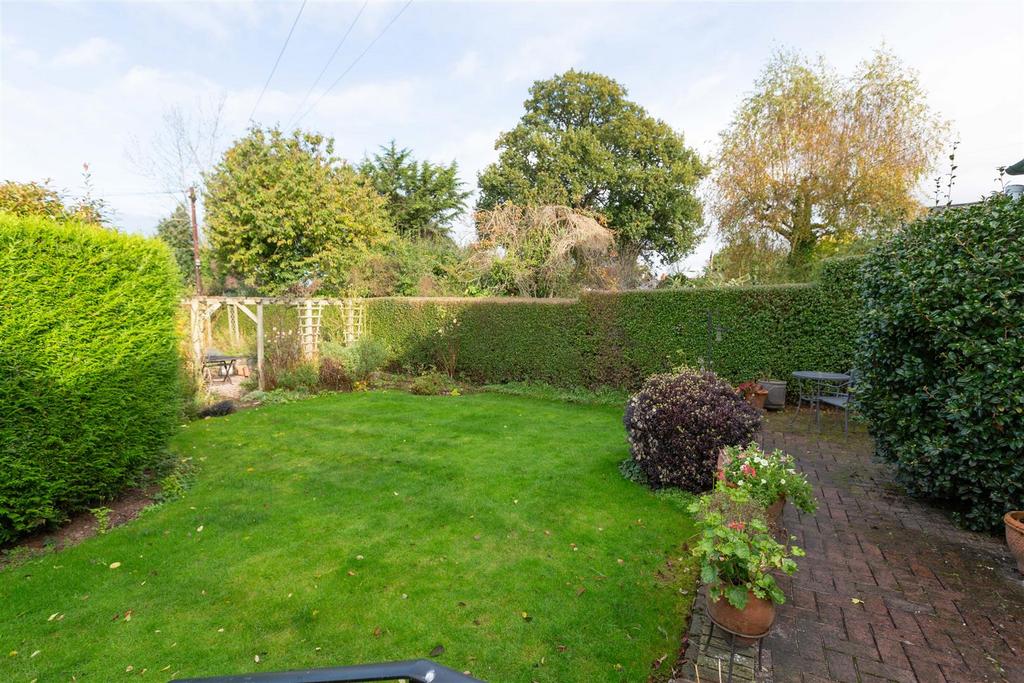 46 Porthill Gardens, Shrewsbury, SY3 8SQ 5 bed semidetached house £