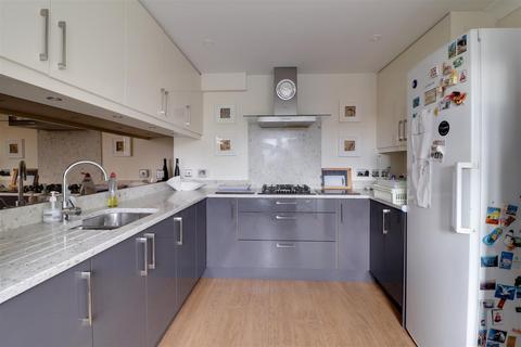 103 Boakes Drive, Stonehouse, GL10 3QW