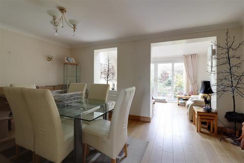 103 Boakes Drive, Stonehouse, GL10 3QW
