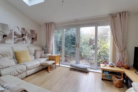 103 Boakes Drive, Stonehouse, GL10 3QW