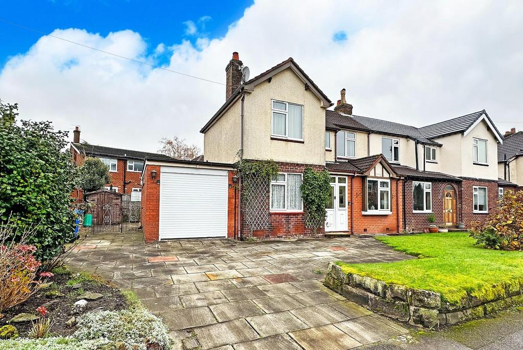 Moss Lane, Timperley 3 bed semidetached house for sale £480,000