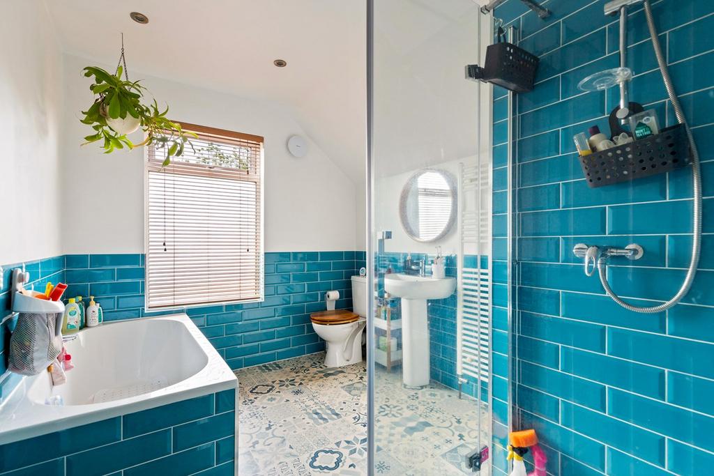 Royal Military Avenue, Folkestone, CT20 2 bed terraced house for sale £300,000