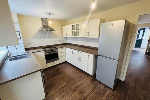 2 bedroom semi-detached house to rent - Sanderling Road, Stockport