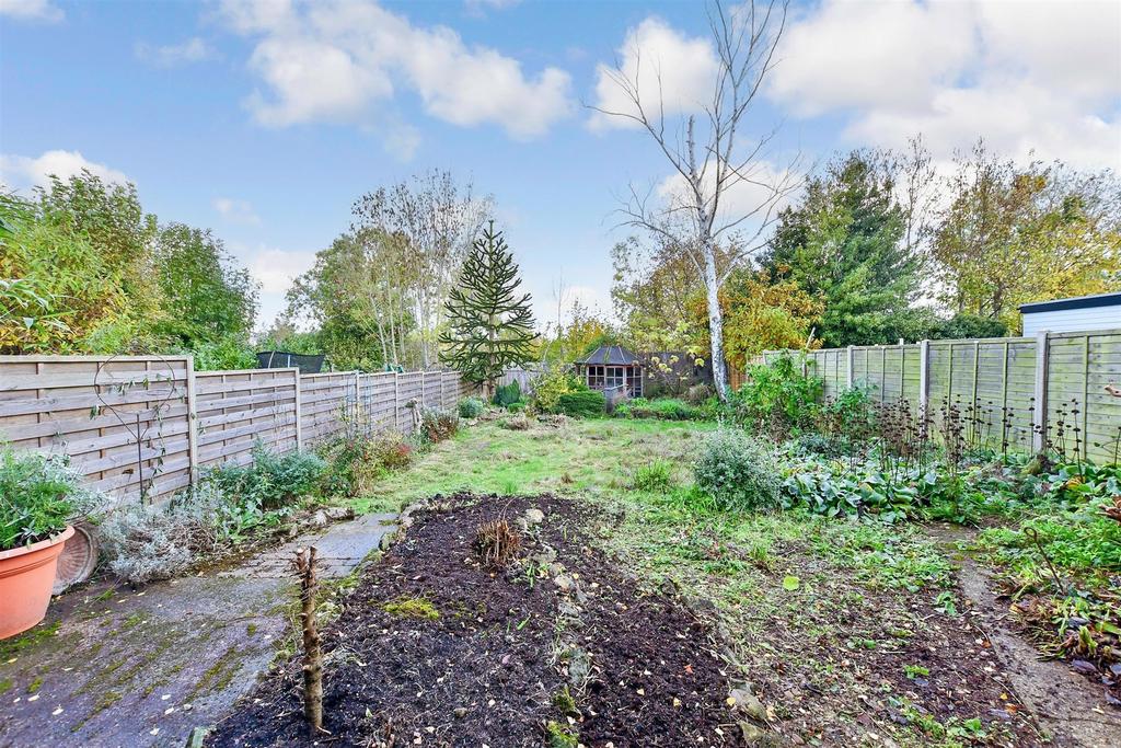 Little Buckland Avenue, Maidstone, Kent 3 bed semidetached house for