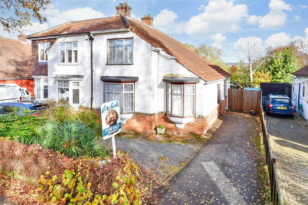 Little Buckland Avenue, Maidstone, Kent 3 bed semidetached house £