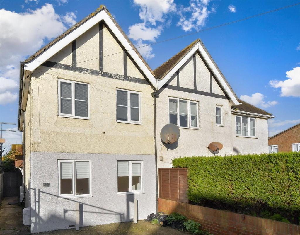 Hillfield Road, Selsey, Chichester, West Sussex 2 bed ground floor flat