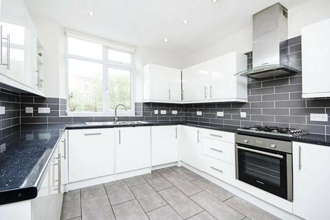 4 bedroom apartment to rent, Finchley Road, London, NW8
