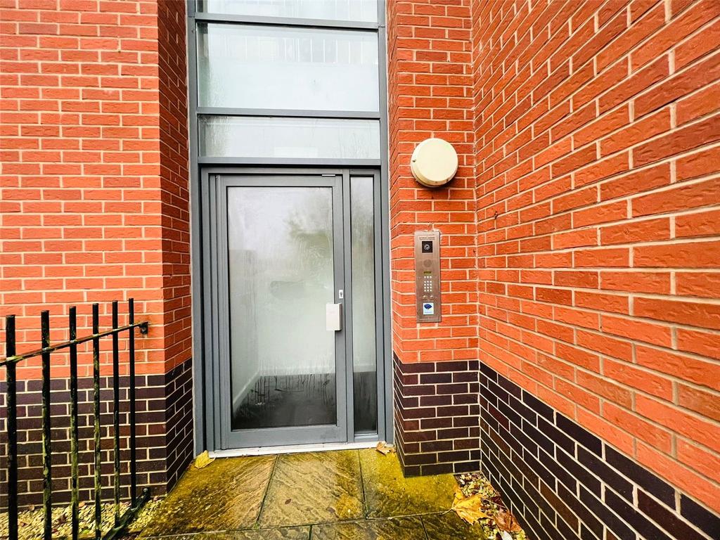 Rothesay Gardens, Wolverhampton, West Midlands, WV4 2 bed apartment for