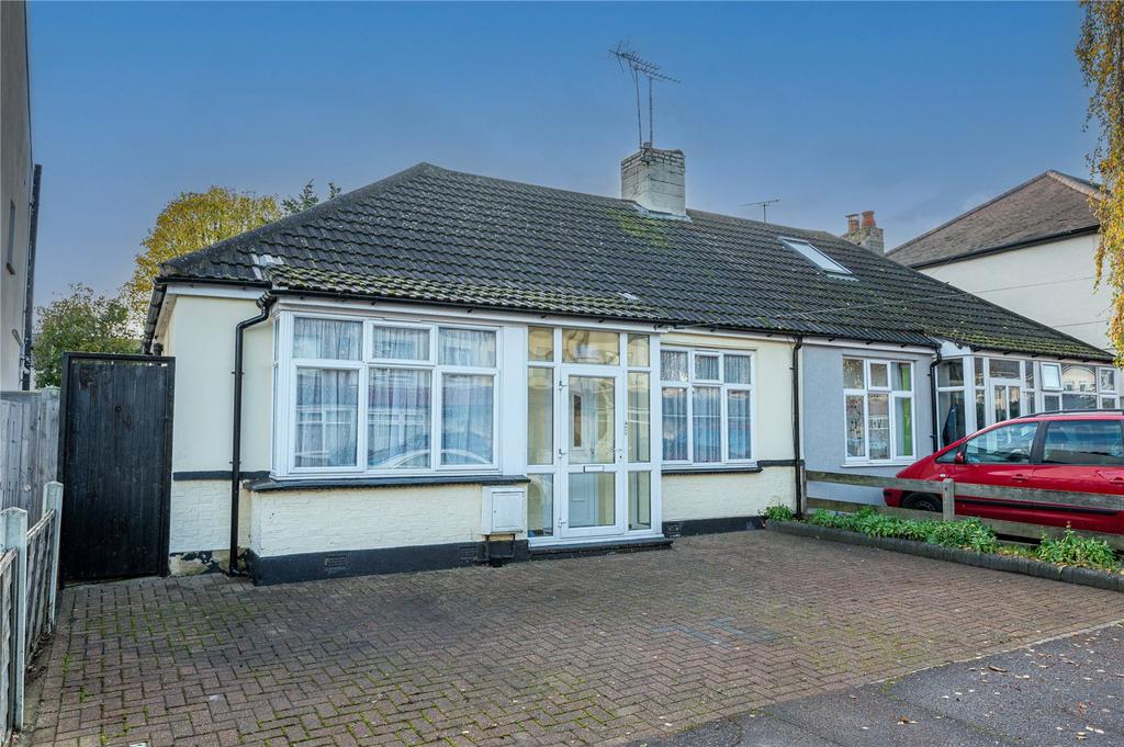Cumberland Avenue, SouthendonSea... 3 bed bungalow £425,000