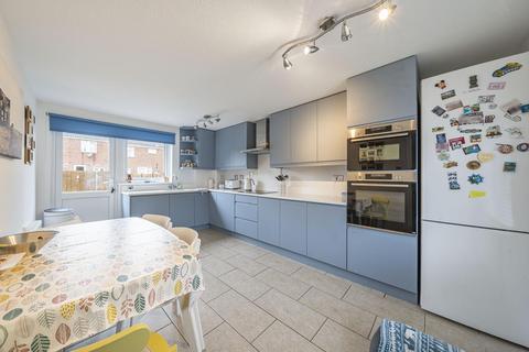 3 bedroom end of terrace house for sale, Globe Pond Road, Rotherhithe