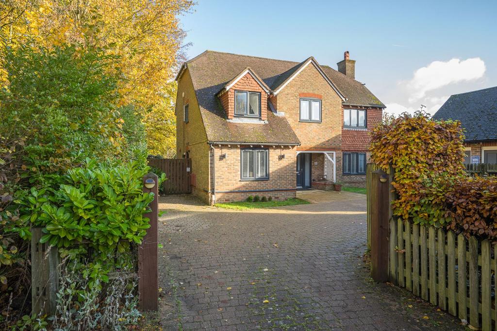 Wheeler Place, Kings Hill, ME19 5 bed detached house for sale £875,000