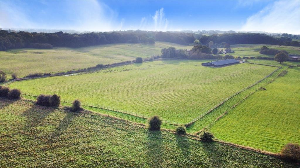 Hollyhurst Road, Wrenbury, Nantwich, CW5 8HT 5 bed equestrian property