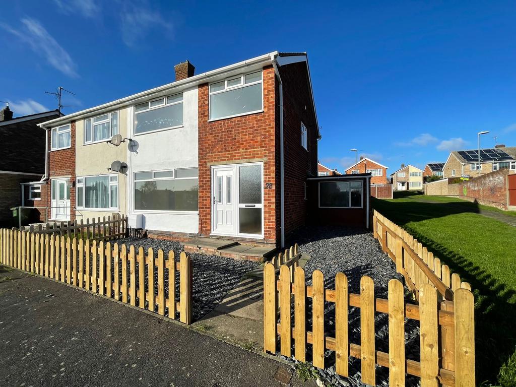 Highfield Walk, Yaxley, PE7 3 bed semidetached house to rent £1,150