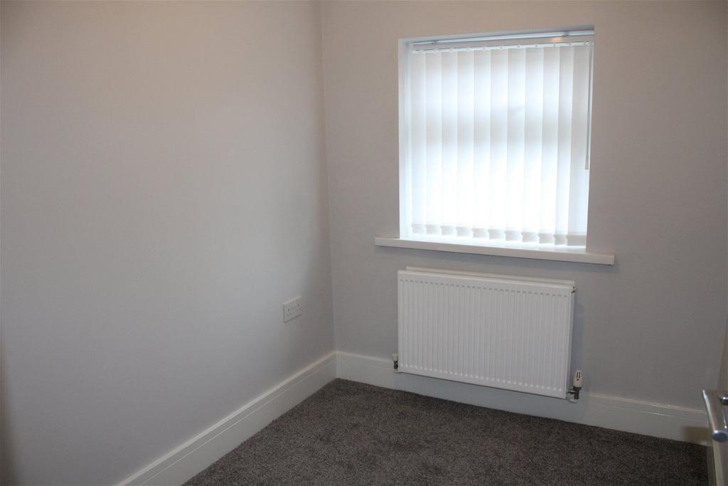 35 Esonwood Road bedroom 1697028369928.jpg