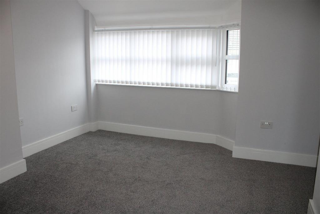 35 Esonwood Road bedroom 1 1697028369927.jpg