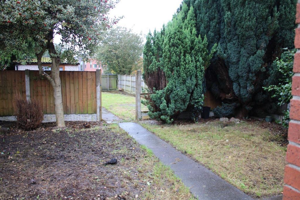 35 Esonwood Road garden 1 1697028335251.jpg