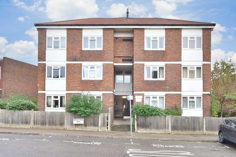1 bedroom flat for sale - Manford Way, Chigwell, Essex