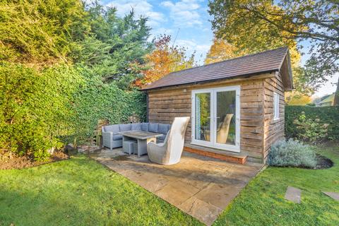 27 Birkett Way, Chalfont St Giles, HP8 4BH