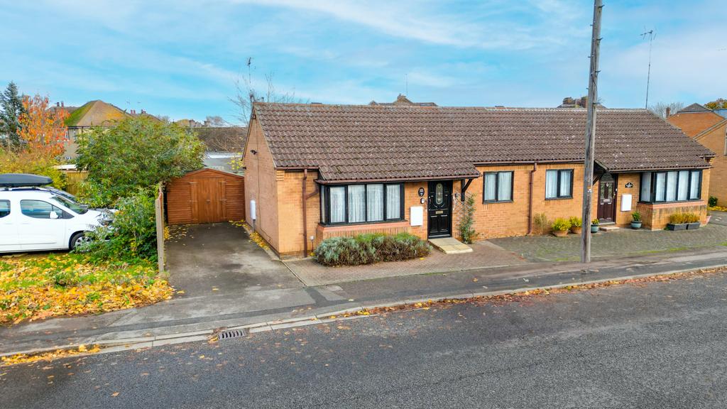 Cedars Way, Leighton Buzzard LU7 2 bed bungalow for sale £275,000