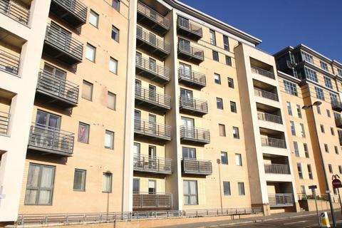 2 bedroom flat to rent, Cromwell Court, Leeds, LS10