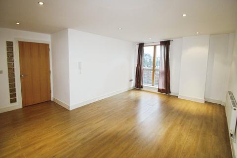 2 bedroom flat to rent, Cromwell Court, Leeds, LS10